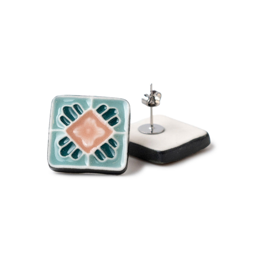 ピアス 花枠 桃 / マジョリカ