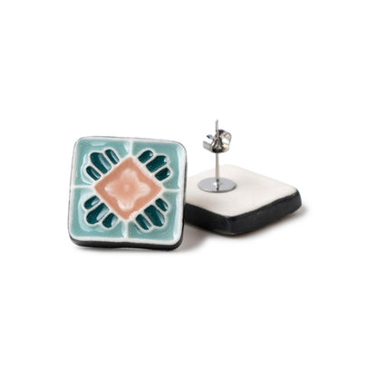 ピアス 花枠 桃 / マジョリカ