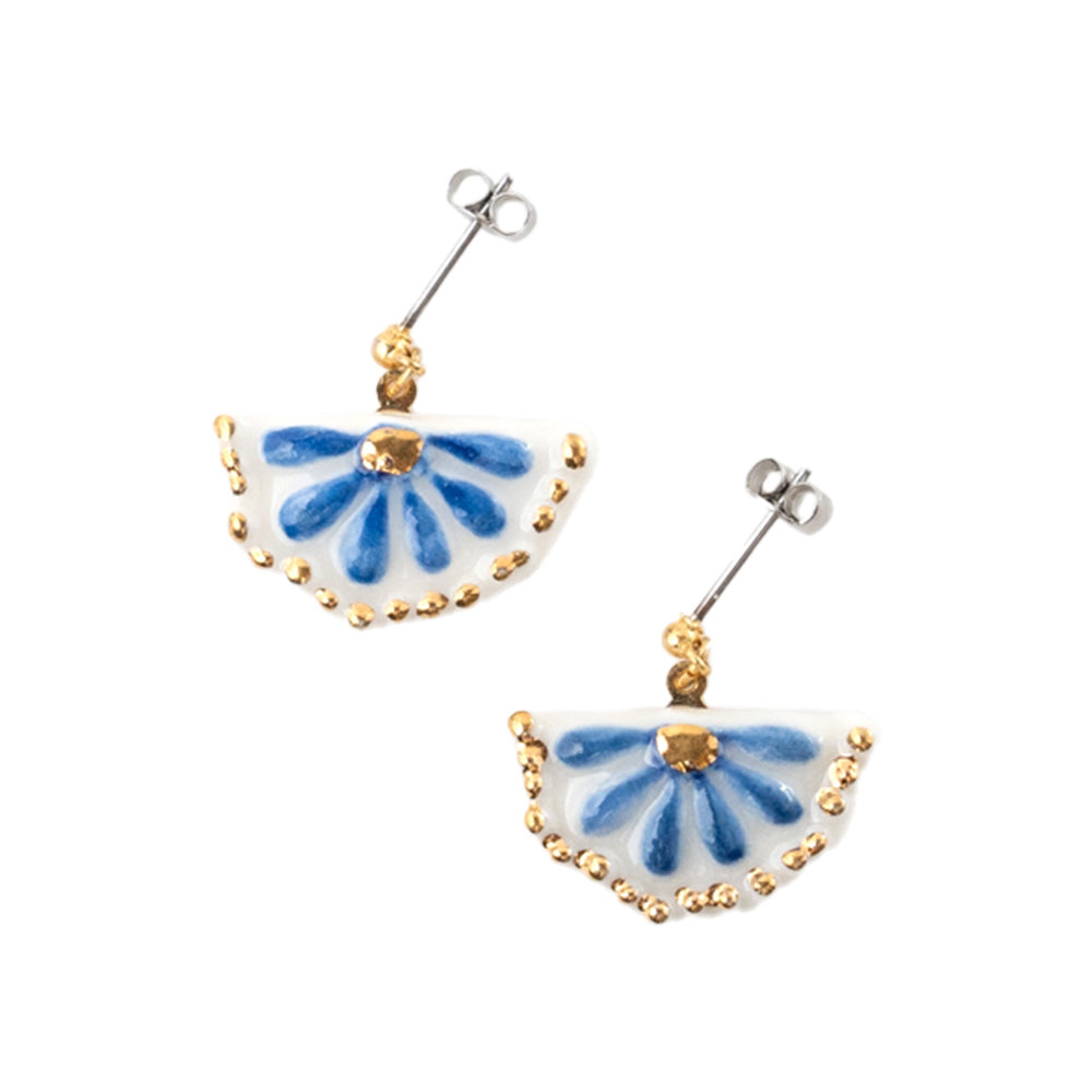 ピアス 白 / 花かご