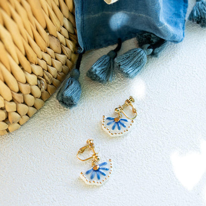 ピアス 白 / 花かご